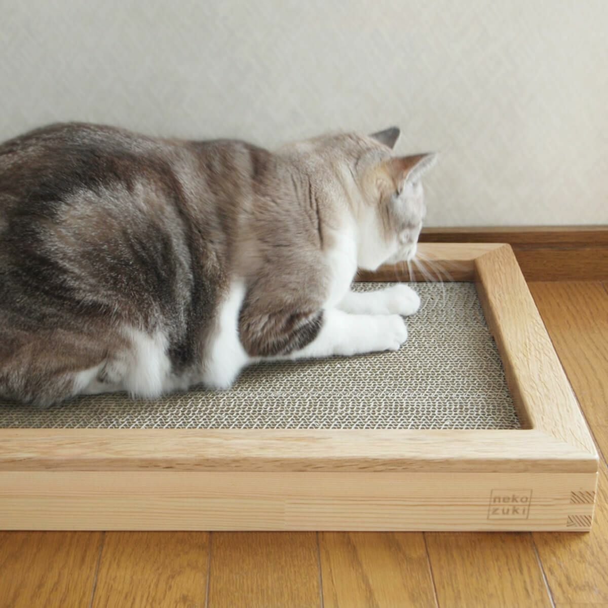 猫の木製爪とぎベッド。動いてしまう不安定な研ぎ場対策にお薦め