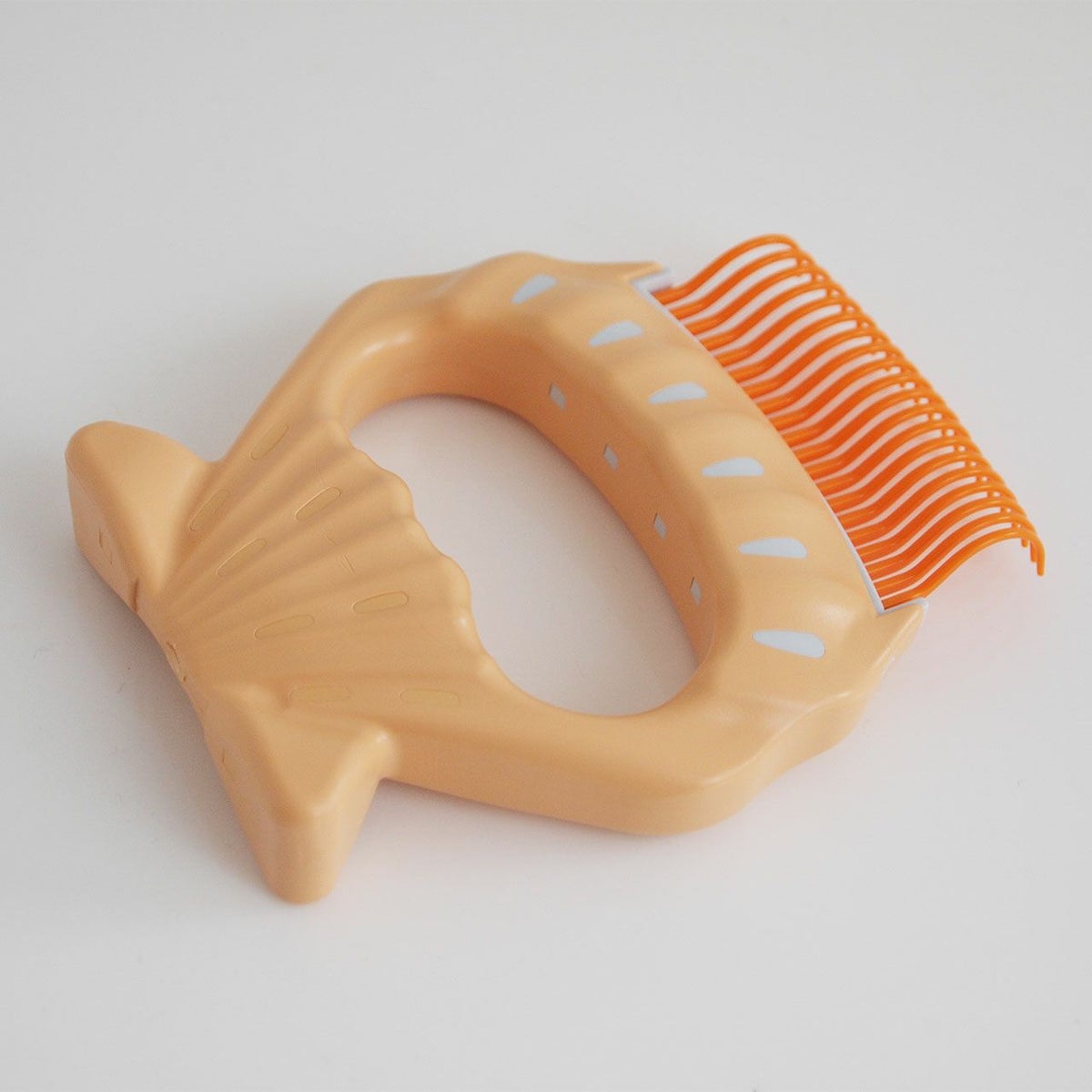 飼い主とネコさんのためのグルーミングブラシピロ―コーム正規取扱店