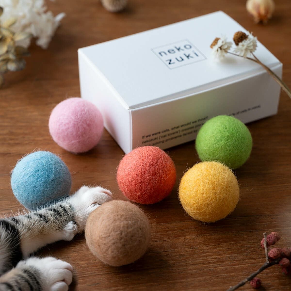 猫さんの秋冬のおすすめグッズ：ねこずきころころ 6個