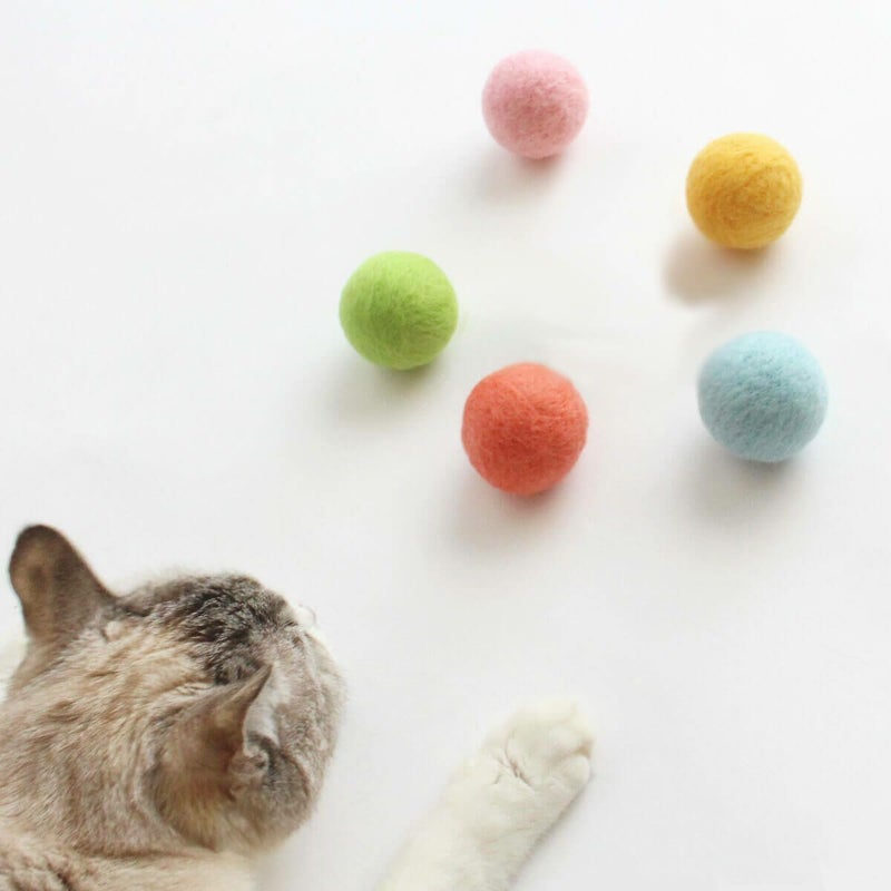 猫さんへのギフトに。猫用おもちゃねこずきころころLARGE