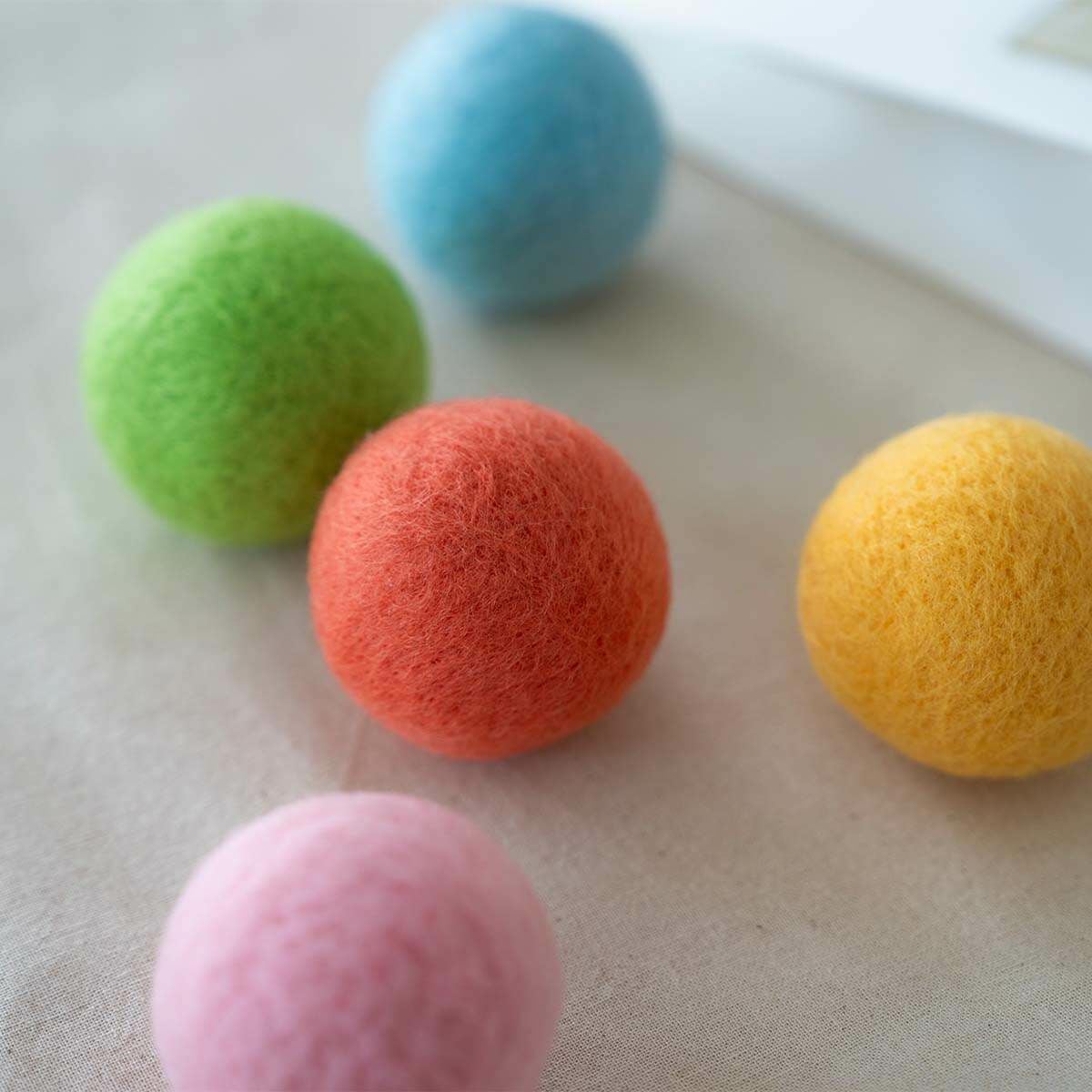 猫さんへのギフトに。猫用おもちゃねこずきころころLARGE