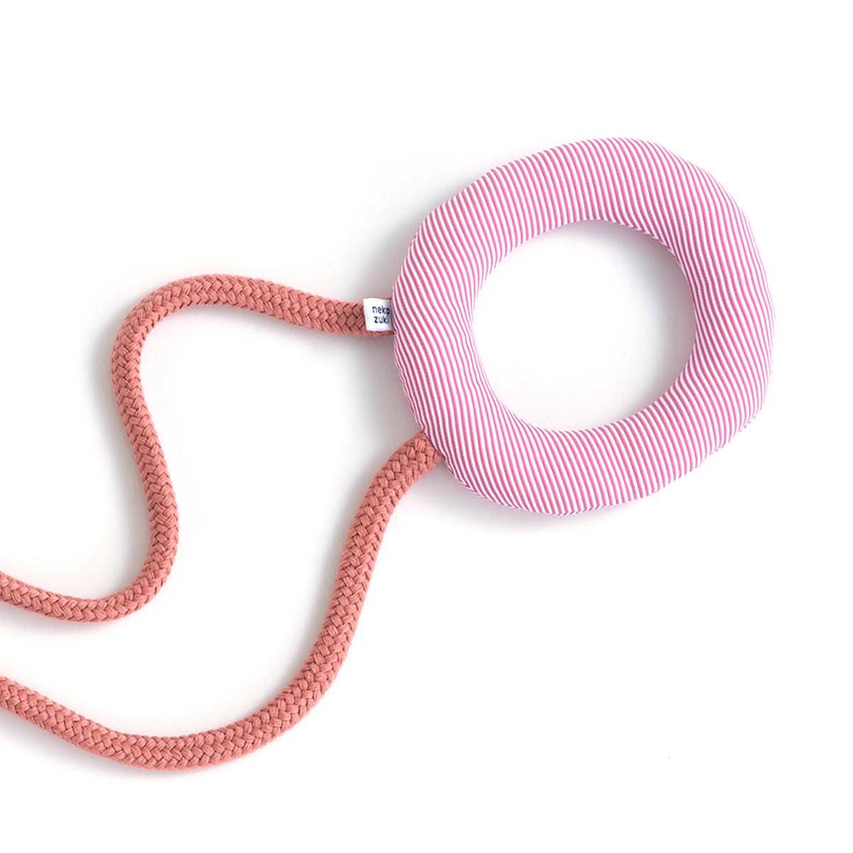 紐遊びが好きなネコさんへ。猫用おもちゃくらげじゃらし