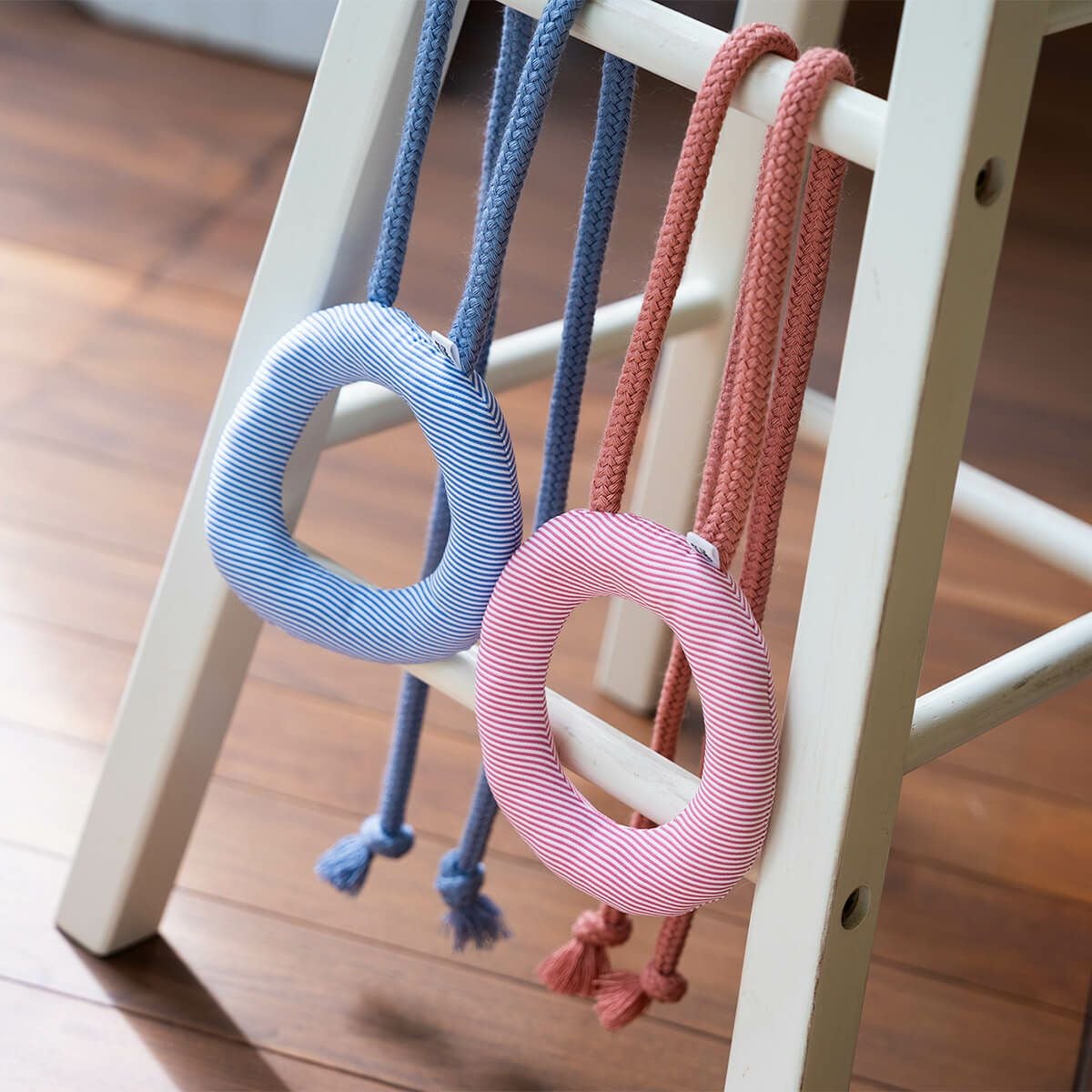 テレビで紹介】猫の安全を考慮したおもちゃ、くらげじゃらしで運動不足解消