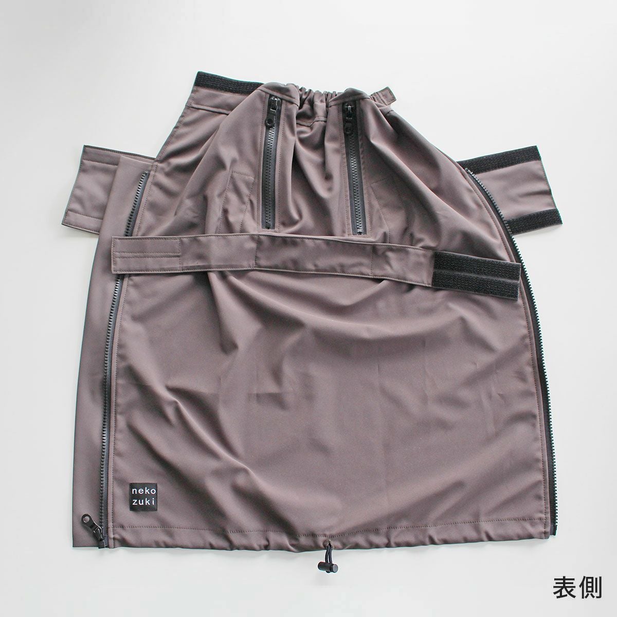 ネコのストレスを軽減し、飼い主さん一人でも保定できる、特許技術のネコ用保定袋ねこずきのおくるみ