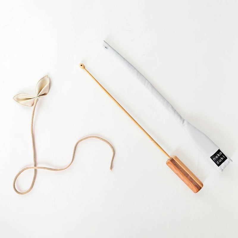 竹のしなりがネコの狩猟本能を刺激。猫用おもちゃたのしんぼう＋